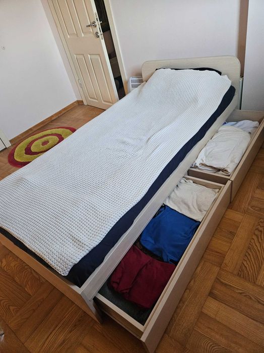 Единично легло - 90 см × 200 см