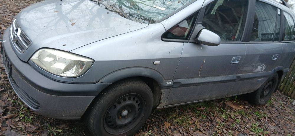 Vând Opel Zafira pentru piese de schimb, auto radiată, 2004, 2.2 DTI