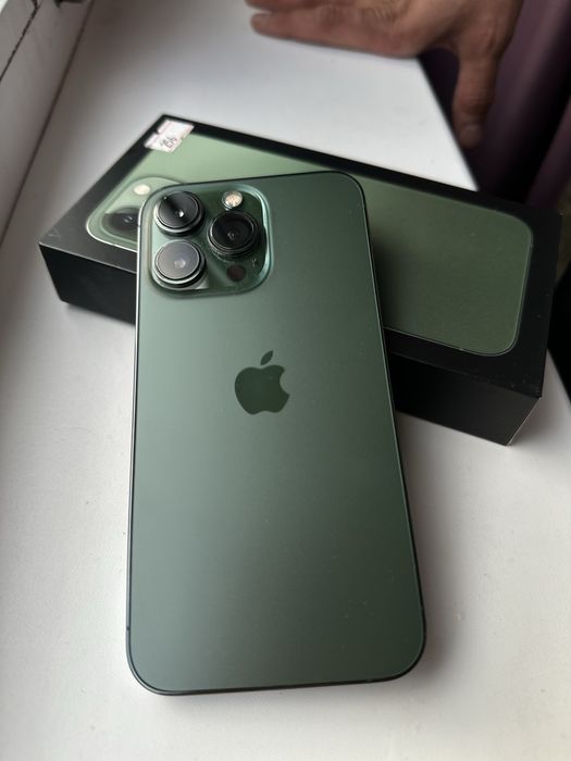 Айфон 13 про в отличном состояни все работает память 256 емкост 77%