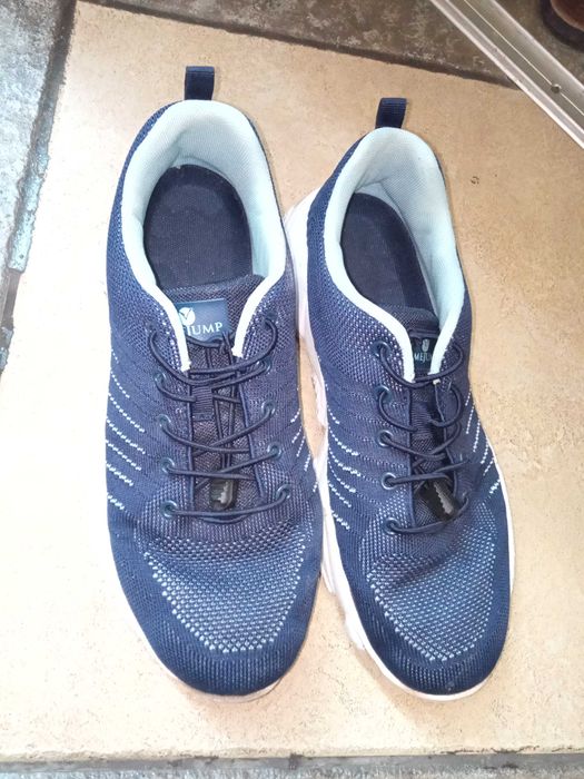 Продам кроссовки б/у в отличном состоянии