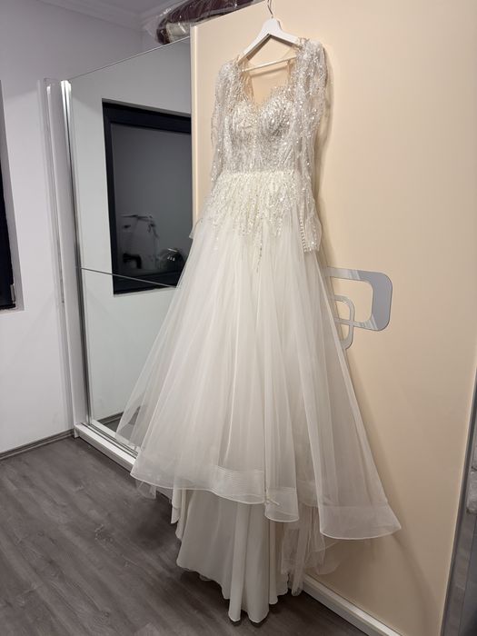 Rochie mireasa marimea xs-s  model A line/printesa cu trena