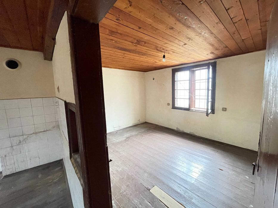 Продава се къща - с.Гарван