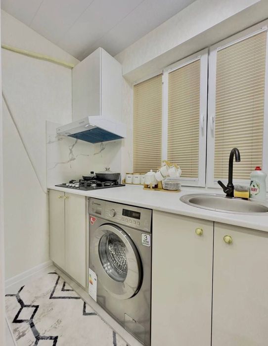 Чиланзар 5 квартал 1в2 комнатная. Метро Новза