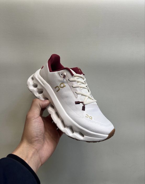 Продам кроссовки On Cloud