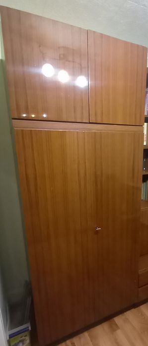 Продам комплект мебели