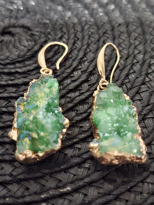 Cercei cuart Aura verde placați cu aur 4.7 cm