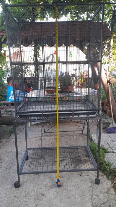 Volieră pentru papagali