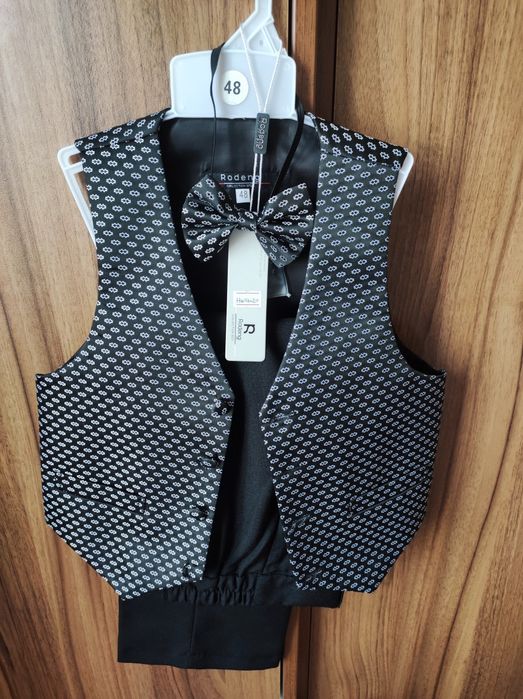 Продам нарядную одежду для девочек и мальчиков