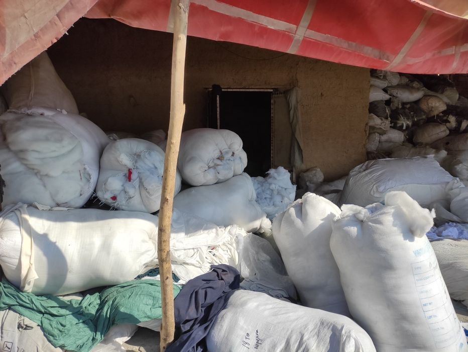 Синтепон оламиз барча турдеги к,айта ишлаш махсулотлари оламиз