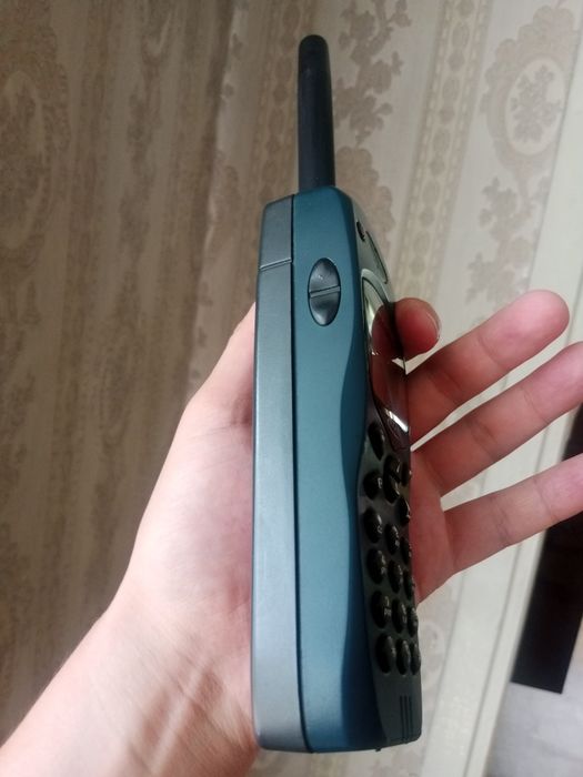 Спутниковый телефон Thuraya Hughes 7100. Для коллекции.