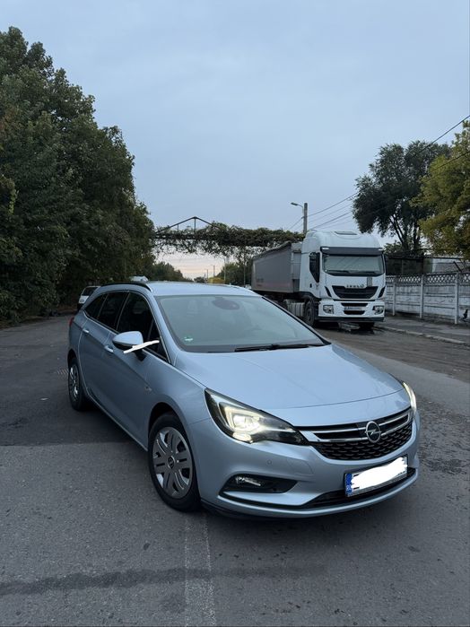 Opel Astra K 1.6 CDTI 131cp iLux  Automatic
