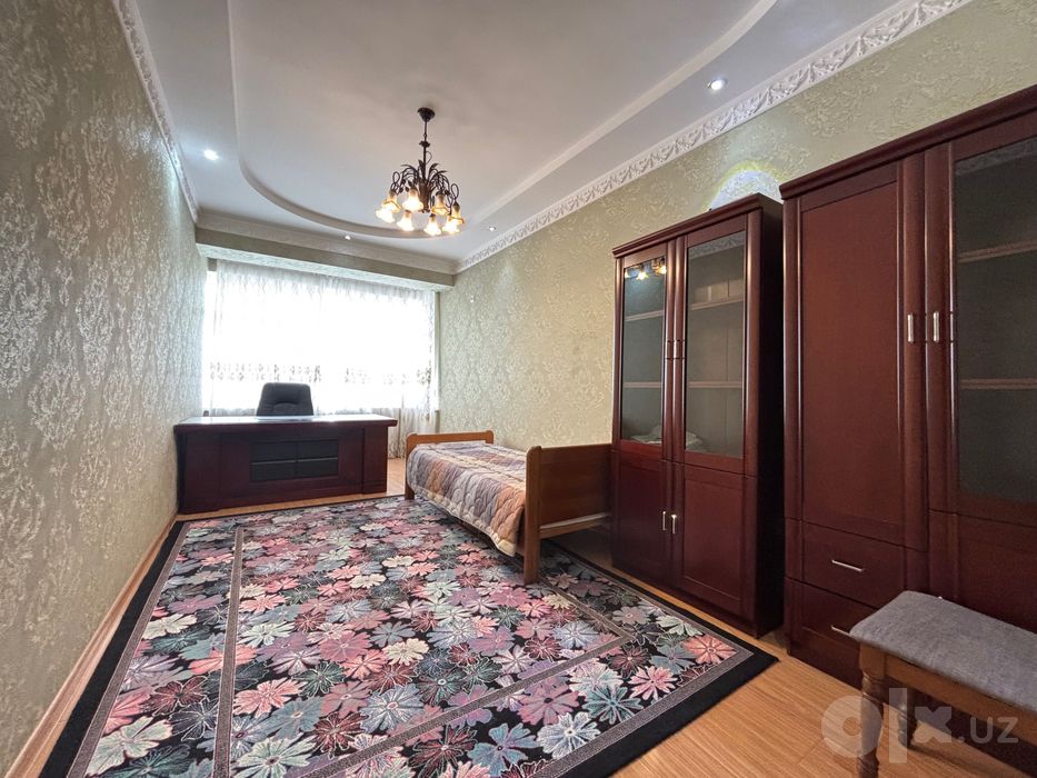 Сдается 4 х комнатная квартира в центре улица Ойбек