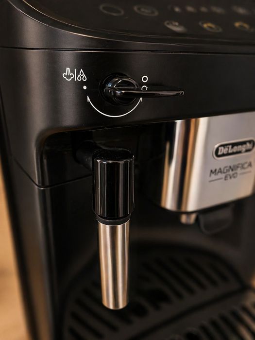 Espressor automat DeLonghi Magnifica Evo – stare foarte bună, cafea excelentă