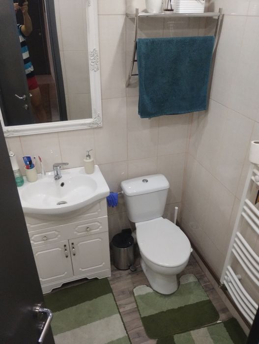 Apartament decomandat de patru camere ,etajul trei