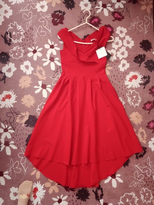 Нова червена рокля