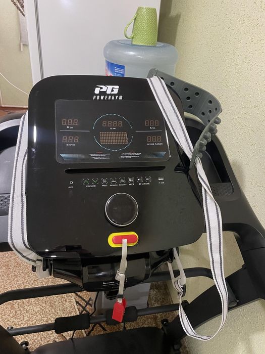 Продам беговую дорожку новая