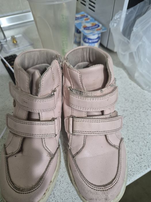 Продам ботинку для девушек