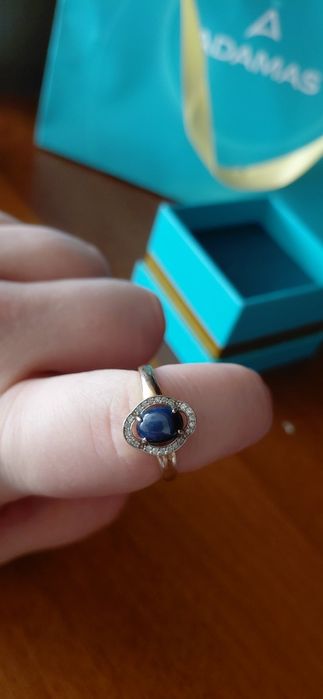 Золотое кольцо с сапфиром и бриллиантами