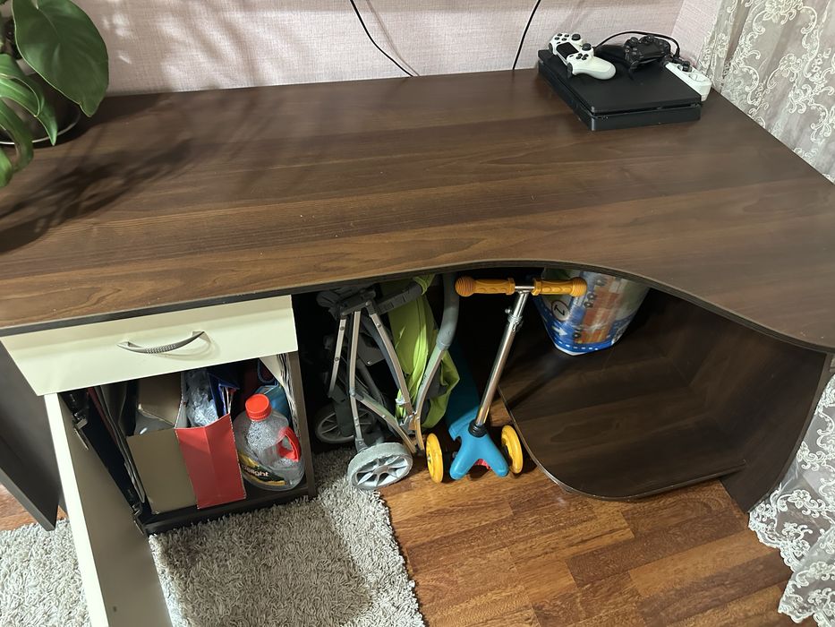 Кровать, шкафы, стол