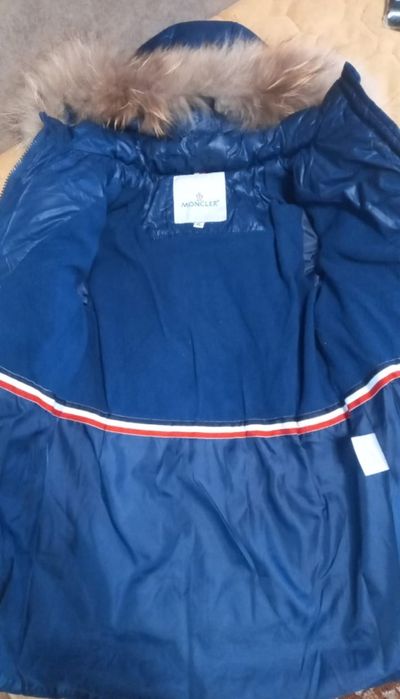 Продам куртки для девочки