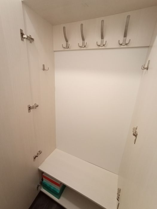 Продам Гарнитур прихожую мебель