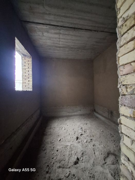 2 qavatli uy sotiladi.