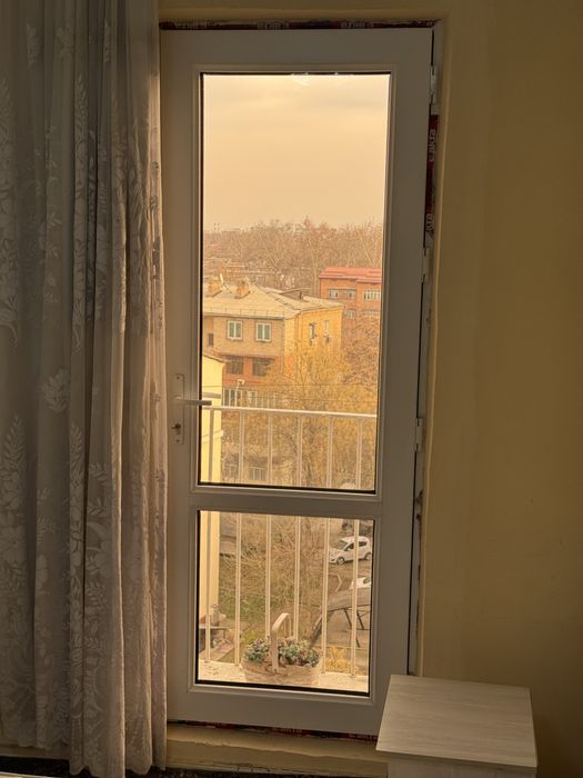 Хамза, Новза метрода  3 хонали уй сотилади.