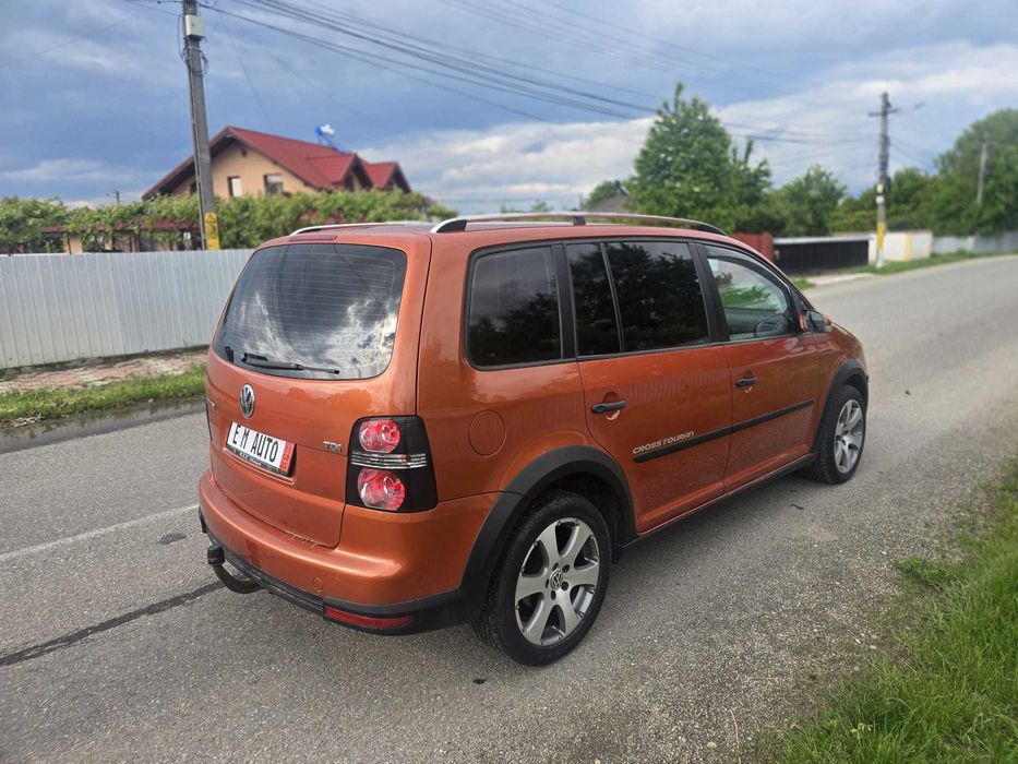 Touran Cross 1.9 Diesel,105 cai