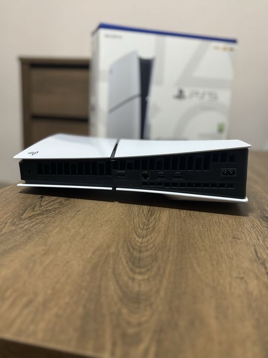 Конзола PlayStation 5 (1 TB) + 6 ИГРИ