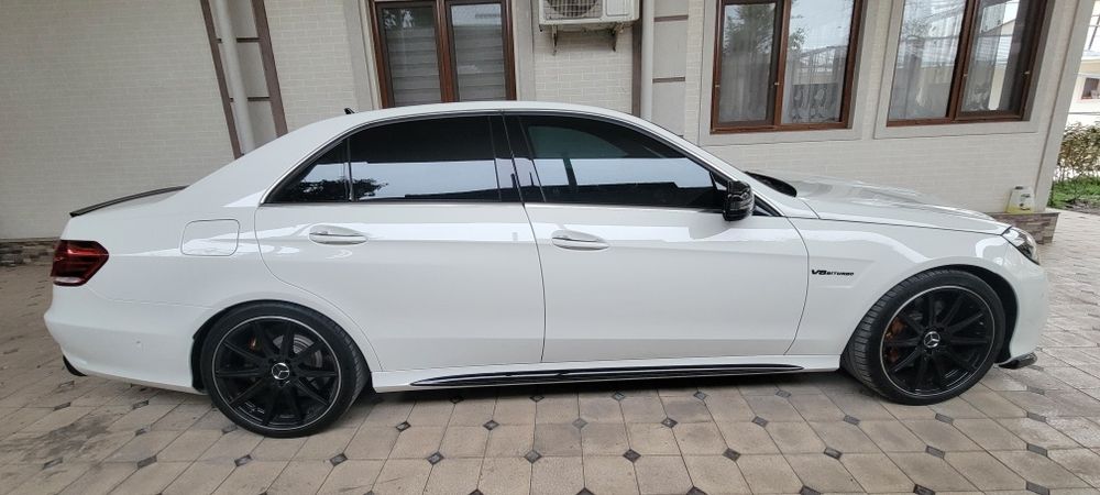 Mercedes Benz 212 AMG  (4 Matic)