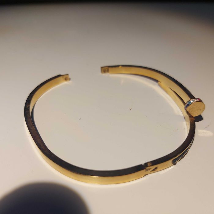 Прекрасна дамска гривна