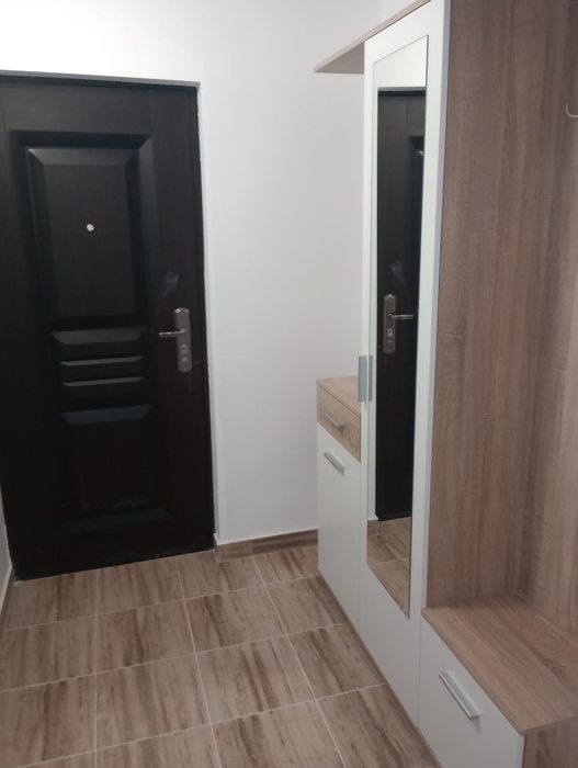 Închiriez garsoniera