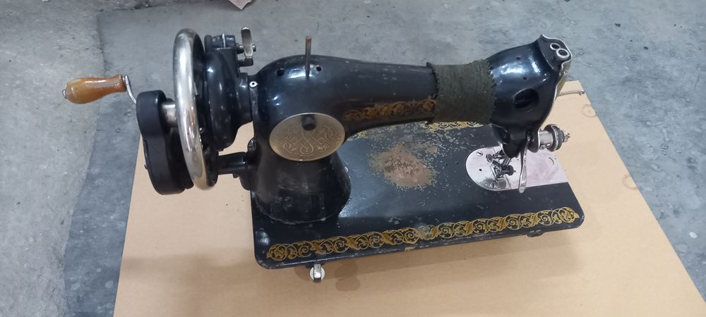 Продам швейную машинку