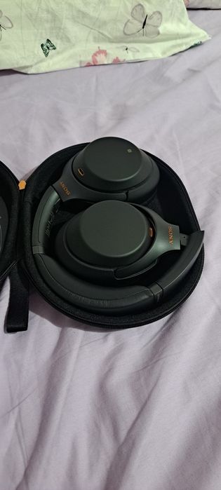 Sony WH-1000XM3 — безжични слушалки с активно шумопотискане (черни)