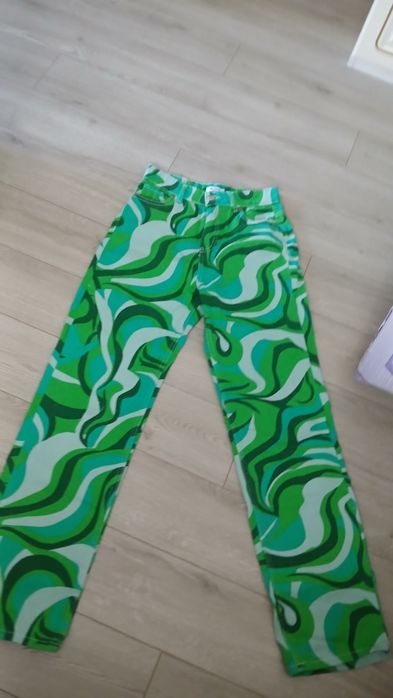 Джинсы продам новые