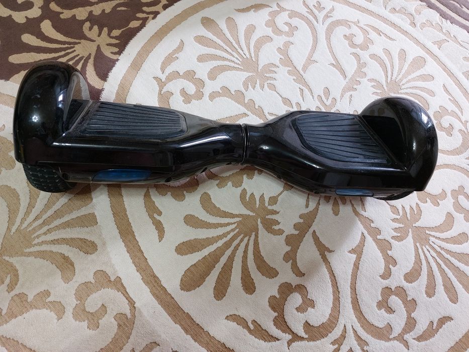 Гироскутер чёрного цвета