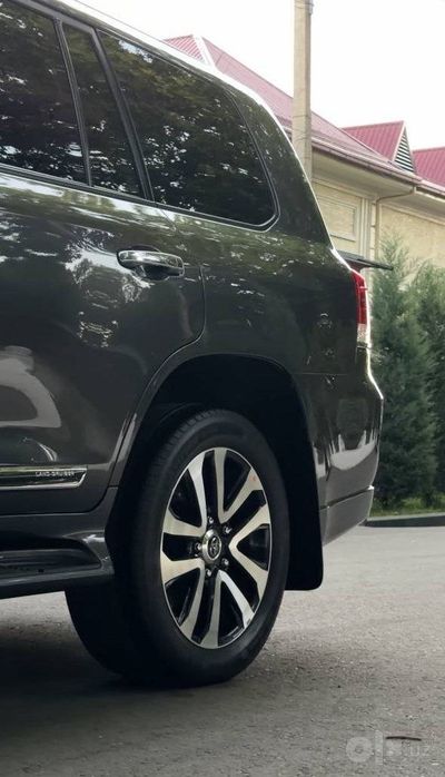 Toyota Land Cruiser 200 Mator 4.6 L