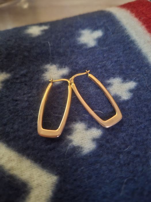 Продам золотые серги 585 проба