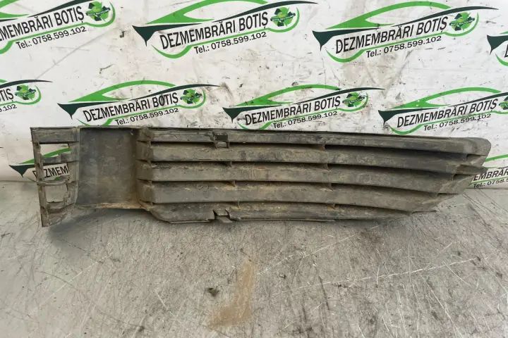 Grila bara fata dreapta Volkswagen VW Passat 2002 1.6 MT (102 hp)
