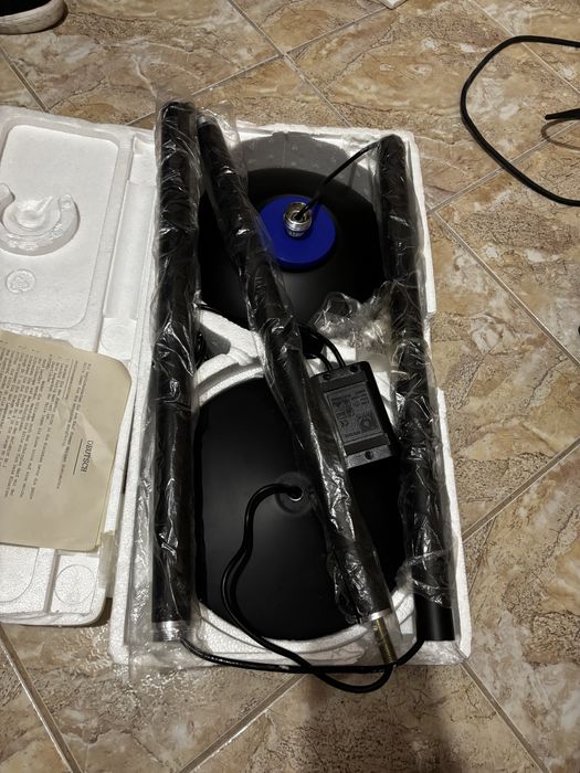 Продавам подова лампа ЧИСТО НОВА 300W