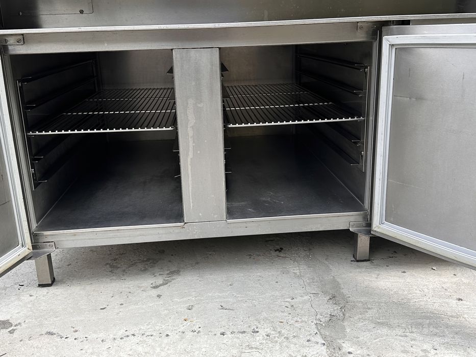 Хладилна маса островна с каменен плот