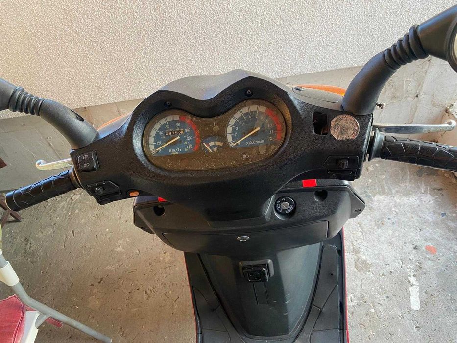 Vând scuter 125cc adus din Germania