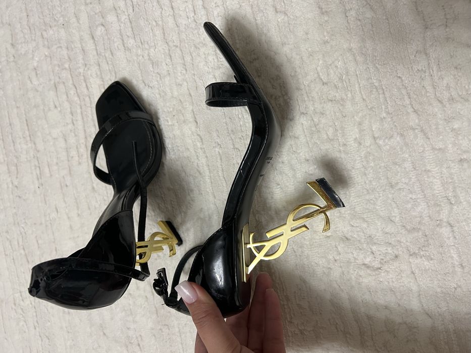 Шикарные босоножки Saint Laurent