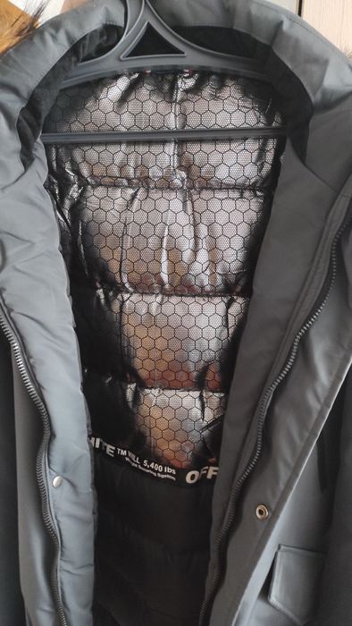 Продаю зимнюю куртку