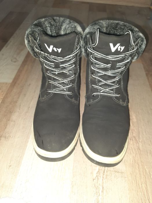 Ghete dama Vty mărimea 38 , negre, cu Blanita  noi stare excelentă.