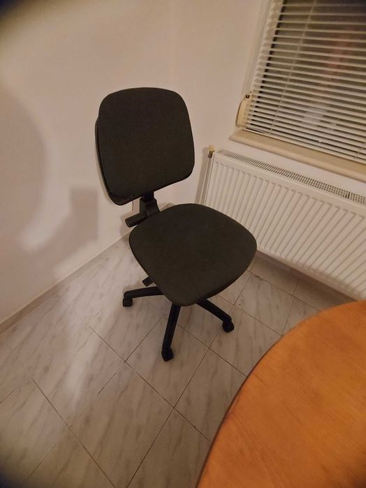 2бр въртящи стола