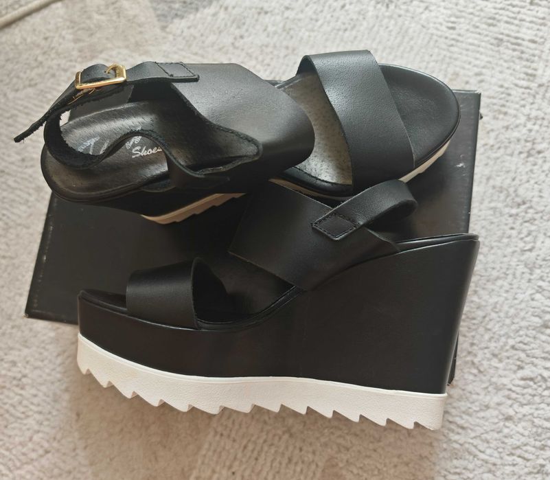 Дамски сандали от естествена кожа