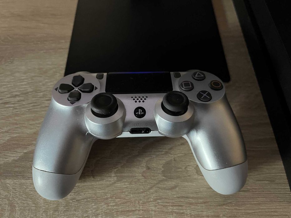 Playstation 4 FAT с един контролер, hdmi кабел и захранващ кабел