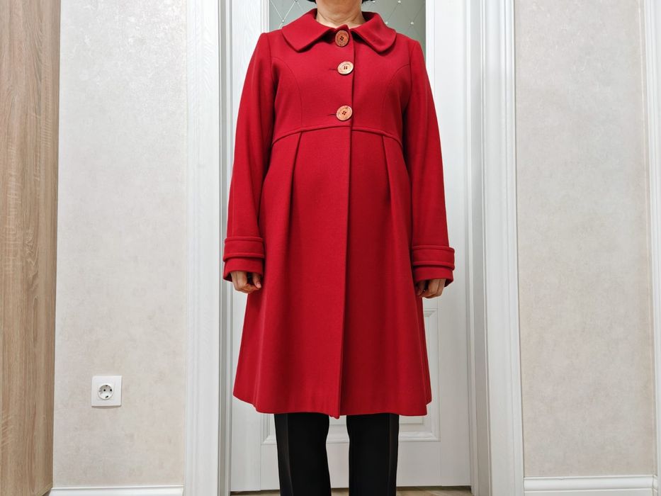 Пальто осеннее, красное