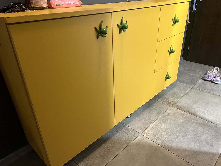 Голям шкаф за обувки